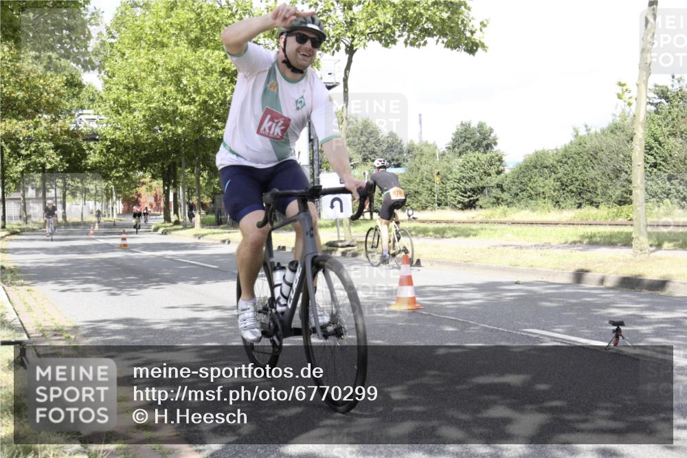 11.08.2024 - GEWOBA Citytriathlon Bremen H.Heesch http://msf.ph/oto/6770299 11.08.2024 12:05:13 Radfahren 783, 839, 864, 865, 1019 meine-sportfotos.de