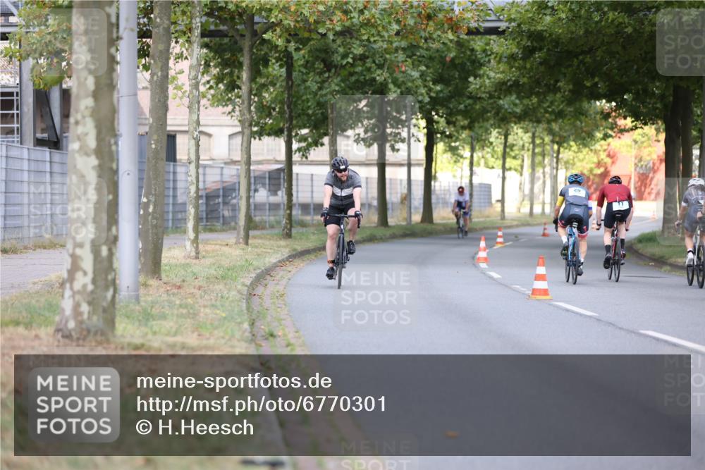 11.08.2024 - GEWOBA Citytriathlon Bremen H.Heesch http://msf.ph/oto/6770301 11.08.2024 10:37:45 Radfahren 1, 59 meine-sportfotos.de