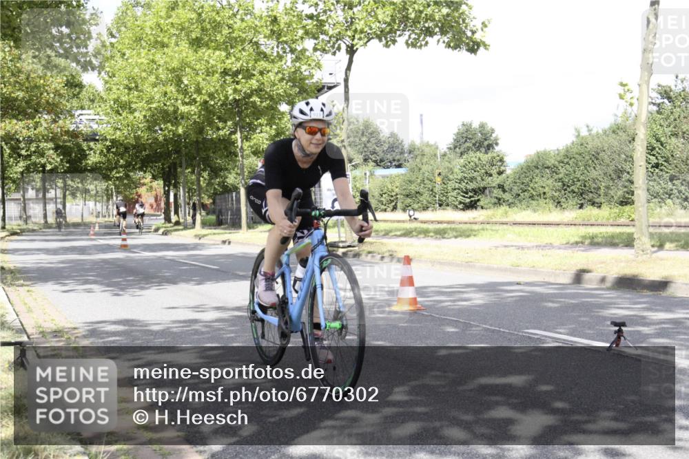 11.08.2024 - GEWOBA Citytriathlon Bremen H.Heesch http://msf.ph/oto/6770302 11.08.2024 12:05:17 Radfahren 783, 864, 865, 1019 meine-sportfotos.de