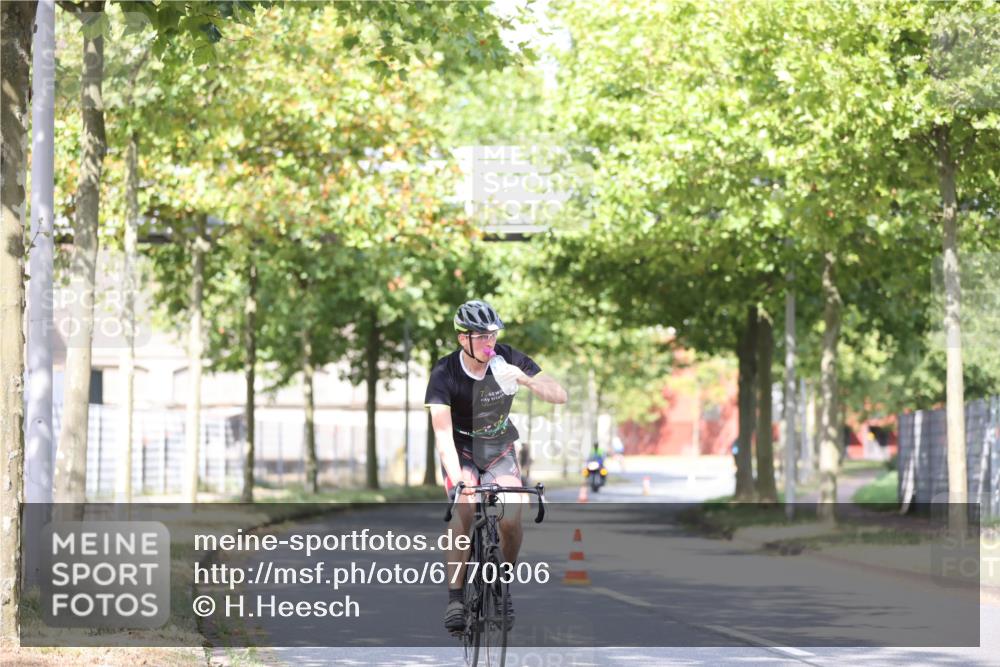 11.08.2024 - GEWOBA Citytriathlon Bremen H.Heesch http://msf.ph/oto/6770306 11.08.2024 10:44:46 Radfahren 44, 81 meine-sportfotos.de