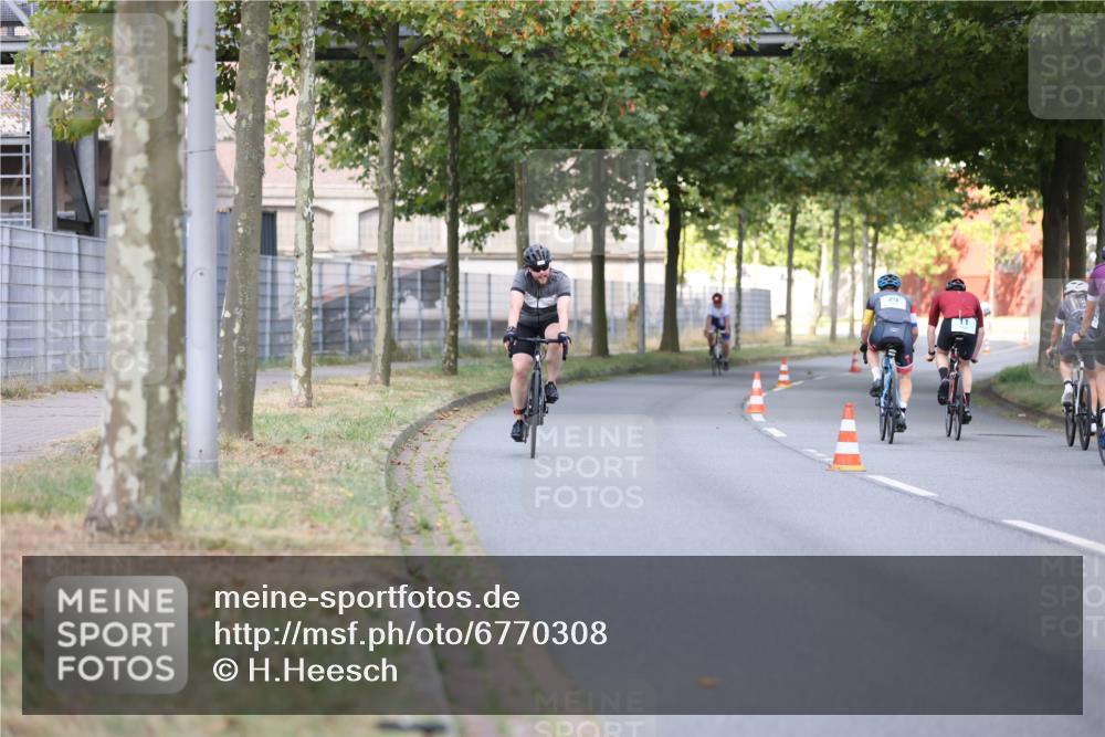11.08.2024 - GEWOBA Citytriathlon Bremen H.Heesch http://msf.ph/oto/6770308 11.08.2024 10:37:46 Radfahren 1, 59 meine-sportfotos.de