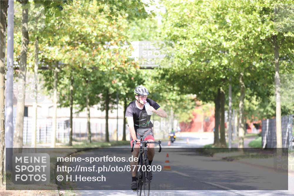 11.08.2024 - GEWOBA Citytriathlon Bremen H.Heesch http://msf.ph/oto/6770309 11.08.2024 10:44:46 Radfahren 44, 81 meine-sportfotos.de