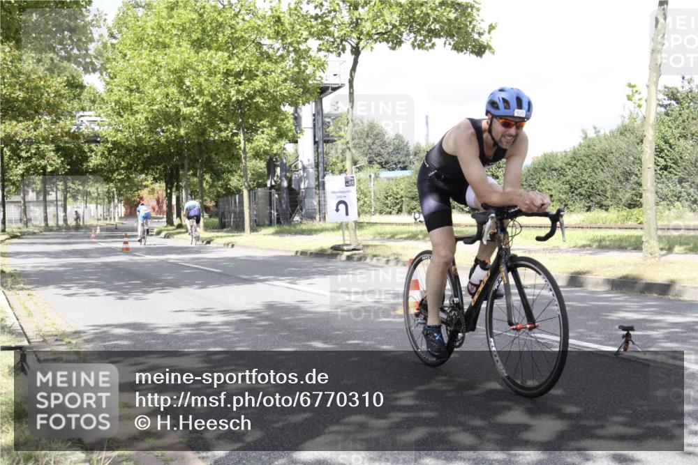 11.08.2024 - GEWOBA Citytriathlon Bremen H.Heesch http://msf.ph/oto/6770310 11.08.2024 12:05:39 Radfahren 760, 805, 920 meine-sportfotos.de