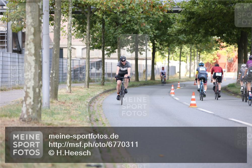 11.08.2024 - GEWOBA Citytriathlon Bremen H.Heesch http://msf.ph/oto/6770311 11.08.2024 10:37:46 Radfahren 1, 59 meine-sportfotos.de