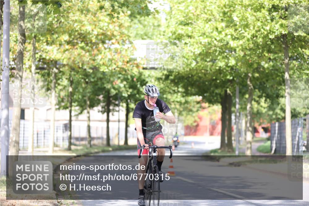 11.08.2024 - GEWOBA Citytriathlon Bremen H.Heesch http://msf.ph/oto/6770315 11.08.2024 10:44:47 Radfahren 44, 81 meine-sportfotos.de