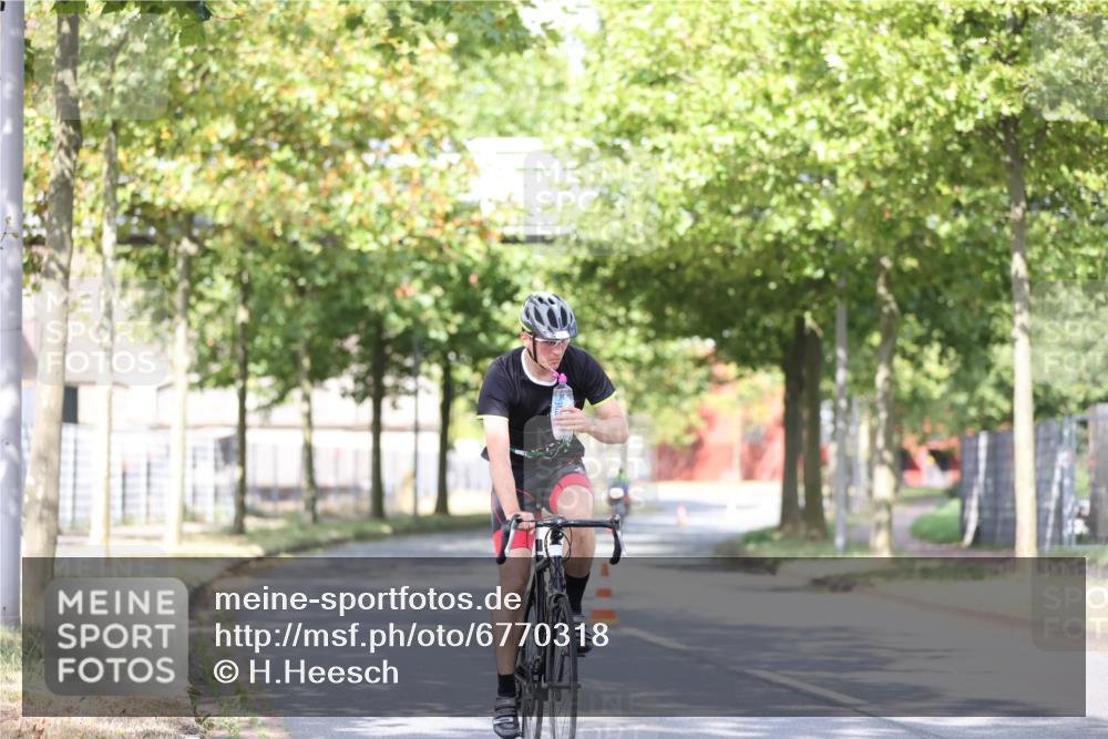 11.08.2024 - GEWOBA Citytriathlon Bremen H.Heesch http://msf.ph/oto/6770318 11.08.2024 10:44:47 Radfahren 44, 81 meine-sportfotos.de