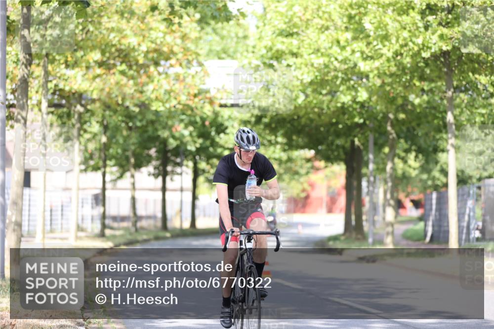 11.08.2024 - GEWOBA Citytriathlon Bremen H.Heesch http://msf.ph/oto/6770322 11.08.2024 10:44:47 Radfahren 44, 81 meine-sportfotos.de