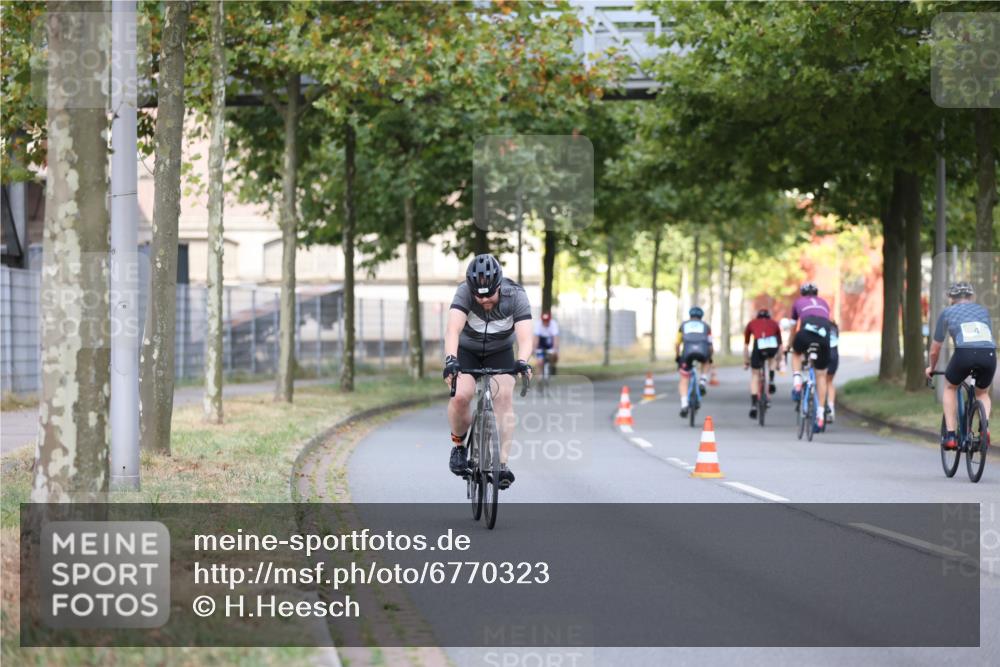 11.08.2024 - GEWOBA Citytriathlon Bremen H.Heesch http://msf.ph/oto/6770323 11.08.2024 10:37:47 Radfahren 1, 59 meine-sportfotos.de