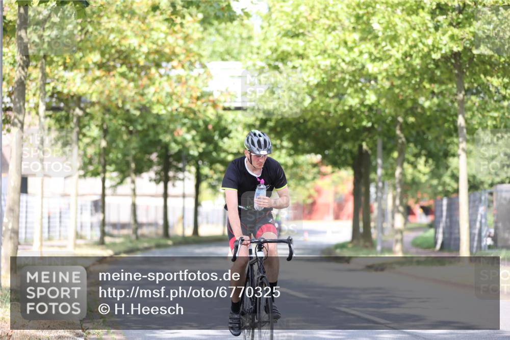 11.08.2024 - GEWOBA Citytriathlon Bremen H.Heesch http://msf.ph/oto/6770325 11.08.2024 10:44:47 Radfahren 44, 81 meine-sportfotos.de