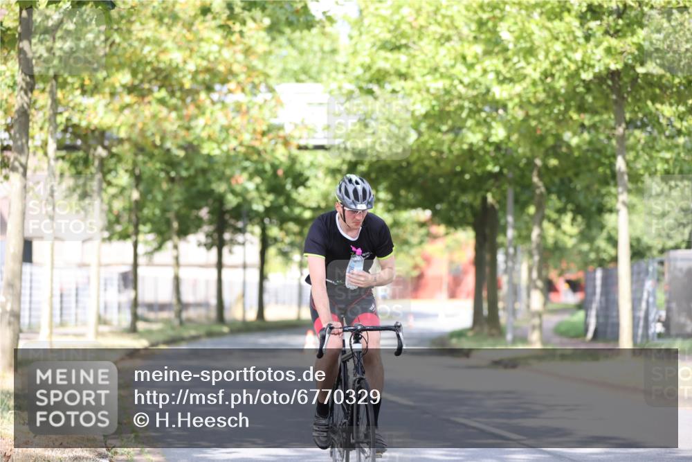 11.08.2024 - GEWOBA Citytriathlon Bremen H.Heesch http://msf.ph/oto/6770329 11.08.2024 10:44:47 Radfahren 44, 81 meine-sportfotos.de