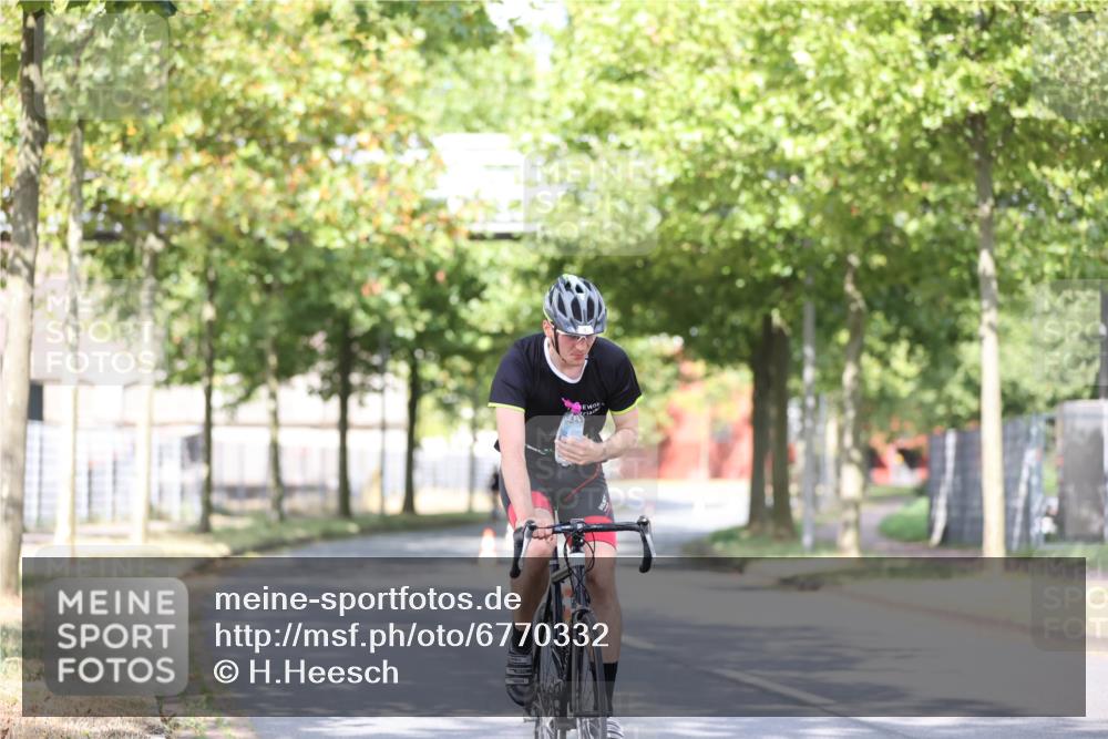 11.08.2024 - GEWOBA Citytriathlon Bremen H.Heesch http://msf.ph/oto/6770332 11.08.2024 10:44:47 Radfahren 44, 81 meine-sportfotos.de