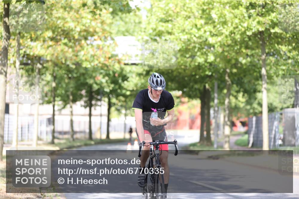 11.08.2024 - GEWOBA Citytriathlon Bremen H.Heesch http://msf.ph/oto/6770335 11.08.2024 10:44:47 Radfahren 44, 81 meine-sportfotos.de