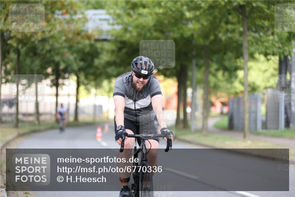11.08.2024 - GEWOBA Citytriathlon Bremen H.Heesch http://msf.ph/oto/6770336 11.08.2024 10:37:48 Radfahren 1, 59 meine-sportfotos.de