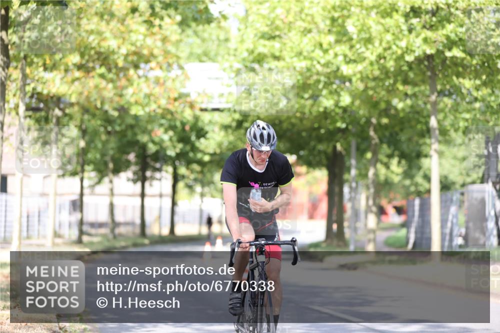 11.08.2024 - GEWOBA Citytriathlon Bremen H.Heesch http://msf.ph/oto/6770338 11.08.2024 10:44:47 Radfahren 44, 81 meine-sportfotos.de