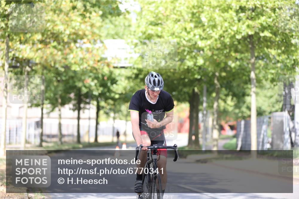 11.08.2024 - GEWOBA Citytriathlon Bremen H.Heesch http://msf.ph/oto/6770341 11.08.2024 10:44:47 Radfahren 44, 81 meine-sportfotos.de