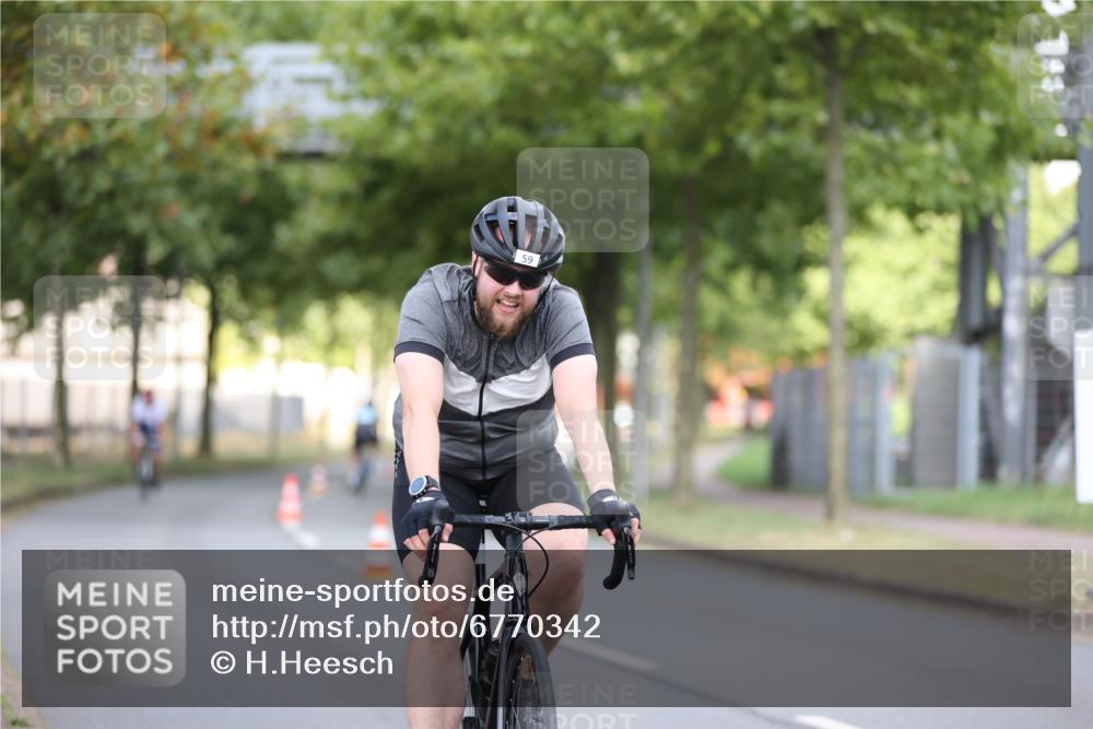11.08.2024 - GEWOBA Citytriathlon Bremen H.Heesch http://msf.ph/oto/6770342 11.08.2024 10:37:48 Radfahren 1, 59 meine-sportfotos.de