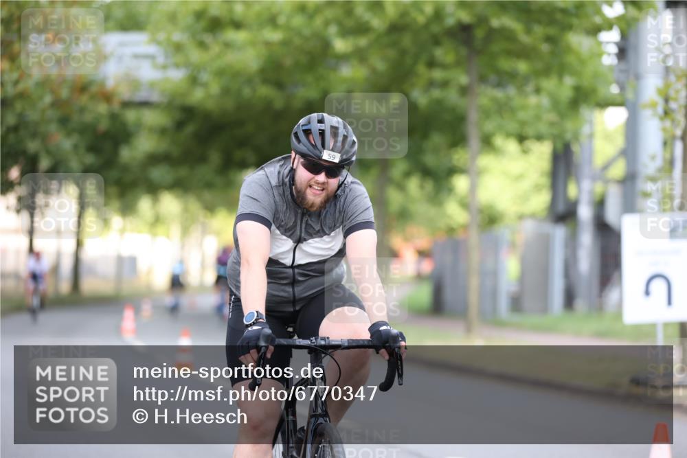 11.08.2024 - GEWOBA Citytriathlon Bremen H.Heesch http://msf.ph/oto/6770347 11.08.2024 10:37:48 Radfahren 1, 59 meine-sportfotos.de