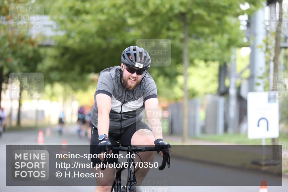 11.08.2024 - GEWOBA Citytriathlon Bremen H.Heesch http://msf.ph/oto/6770350 11.08.2024 10:37:48 Radfahren 1, 59 meine-sportfotos.de