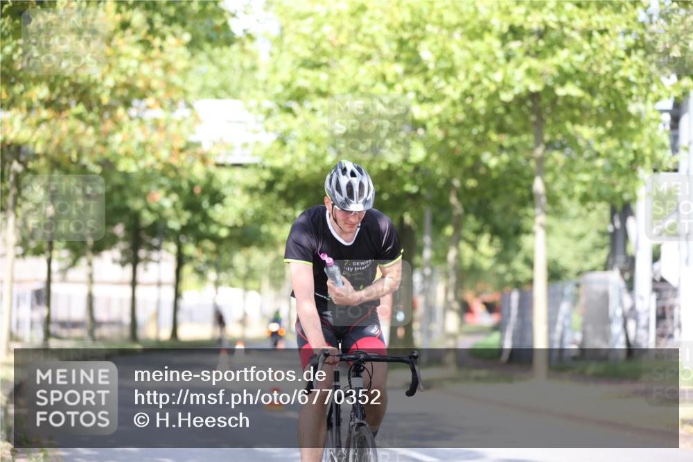 11.08.2024 - GEWOBA Citytriathlon Bremen H.Heesch http://msf.ph/oto/6770352 11.08.2024 10:44:47 Radfahren 44, 81 meine-sportfotos.de