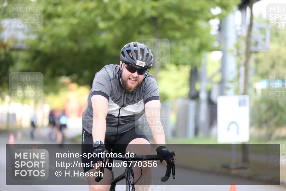 11.08.2024 - GEWOBA Citytriathlon Bremen H.Heesch http://msf.ph/oto/6770356 11.08.2024 10:37:48 Radfahren 1, 59 meine-sportfotos.de