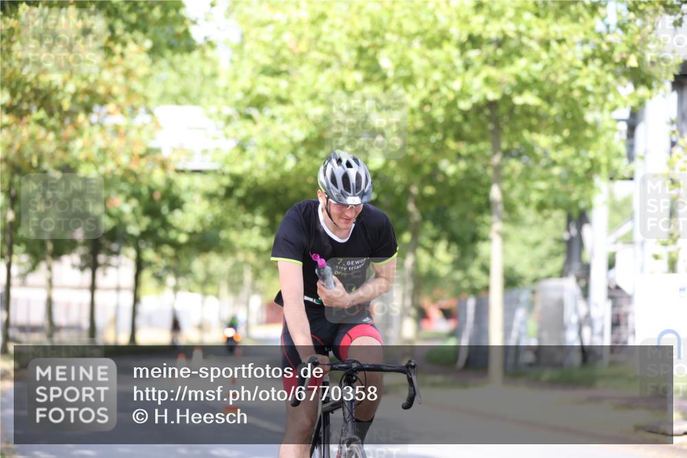 11.08.2024 - GEWOBA Citytriathlon Bremen H.Heesch http://msf.ph/oto/6770358 11.08.2024 10:44:47 Radfahren 44, 81 meine-sportfotos.de