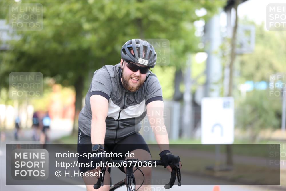 11.08.2024 - GEWOBA Citytriathlon Bremen H.Heesch http://msf.ph/oto/6770361 11.08.2024 10:37:48 Radfahren 1, 59 meine-sportfotos.de
