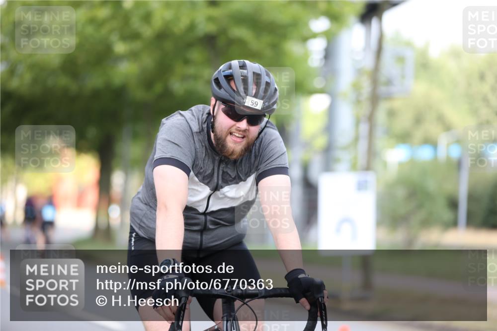 11.08.2024 - GEWOBA Citytriathlon Bremen H.Heesch http://msf.ph/oto/6770363 11.08.2024 10:37:48 Radfahren 1, 59 meine-sportfotos.de
