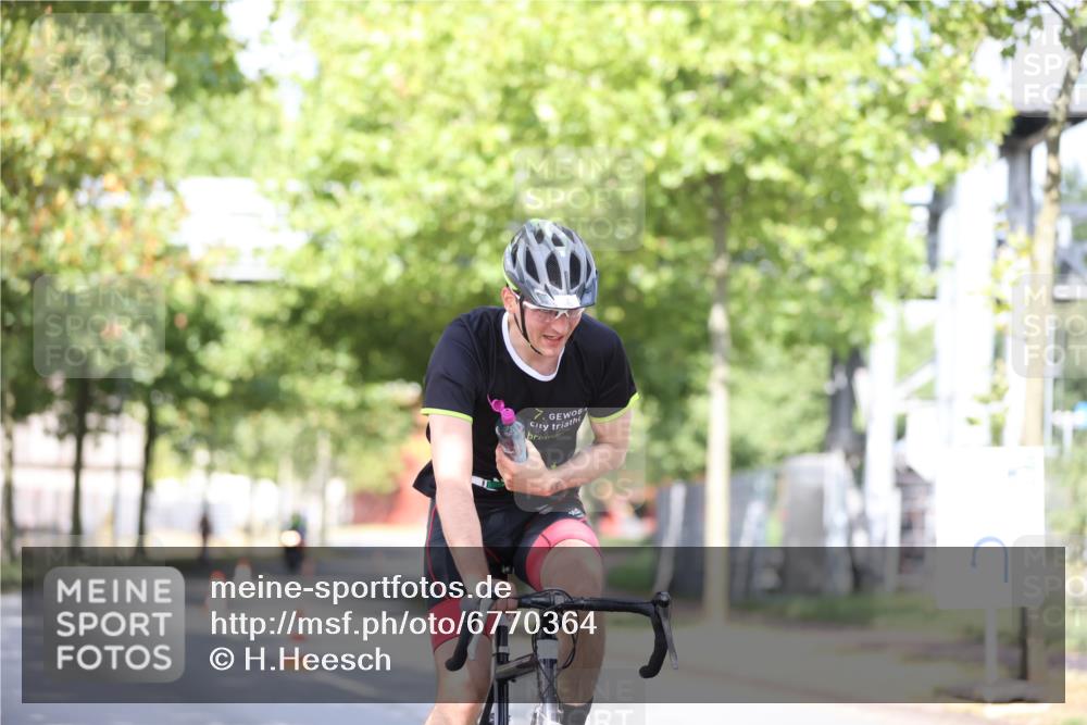 11.08.2024 - GEWOBA Citytriathlon Bremen H.Heesch http://msf.ph/oto/6770364 11.08.2024 10:44:47 Radfahren 44, 81 meine-sportfotos.de