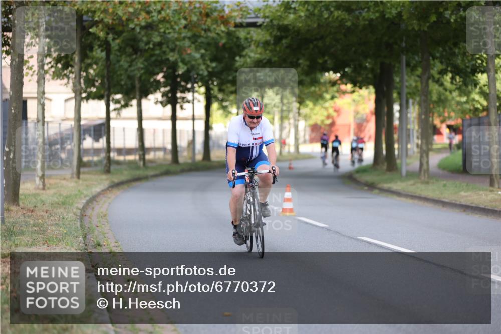 11.08.2024 - GEWOBA Citytriathlon Bremen H.Heesch http://msf.ph/oto/6770372 11.08.2024 10:37:52 Radfahren 1, 59 meine-sportfotos.de