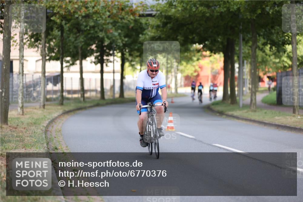 11.08.2024 - GEWOBA Citytriathlon Bremen H.Heesch http://msf.ph/oto/6770376 11.08.2024 10:37:52 Radfahren 1, 59 meine-sportfotos.de