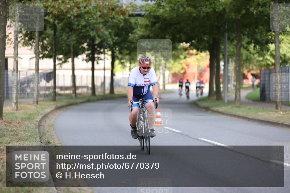 11.08.2024 - GEWOBA Citytriathlon Bremen H.Heesch http://msf.ph/oto/6770379 11.08.2024 10:37:52 Radfahren 1, 59 meine-sportfotos.de