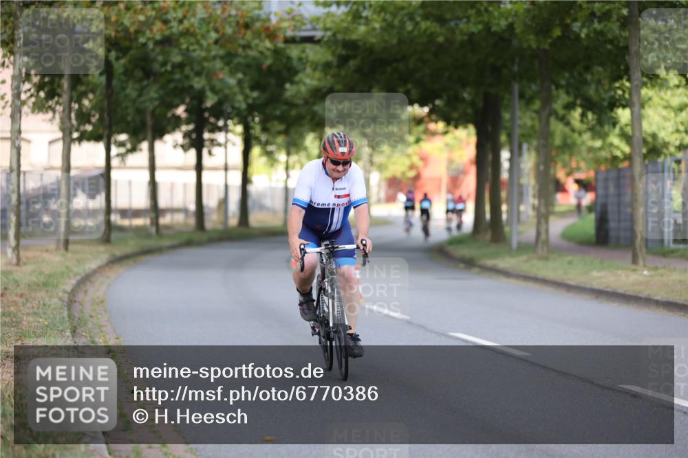 11.08.2024 - GEWOBA Citytriathlon Bremen H.Heesch http://msf.ph/oto/6770386 11.08.2024 10:37:52 Radfahren 1, 59 meine-sportfotos.de