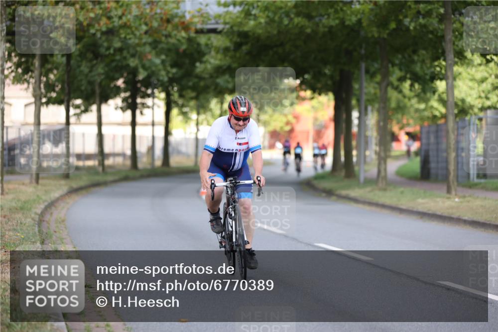 11.08.2024 - GEWOBA Citytriathlon Bremen H.Heesch http://msf.ph/oto/6770389 11.08.2024 10:37:52 Radfahren 1, 59 meine-sportfotos.de