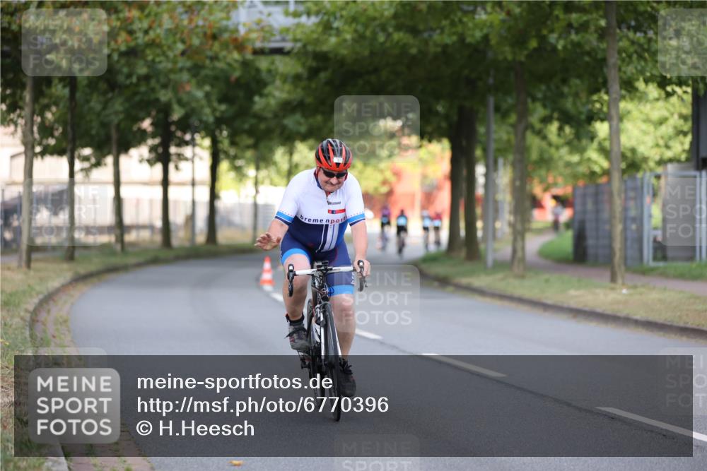 11.08.2024 - GEWOBA Citytriathlon Bremen H.Heesch http://msf.ph/oto/6770396 11.08.2024 10:37:52 Radfahren 1, 59 meine-sportfotos.de