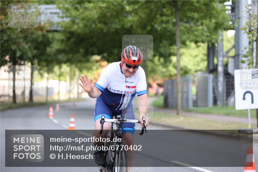11.08.2024 - GEWOBA Citytriathlon Bremen H.Heesch http://msf.ph/oto/6770402 11.08.2024 10:37:53 Radfahren 1, 59 meine-sportfotos.de