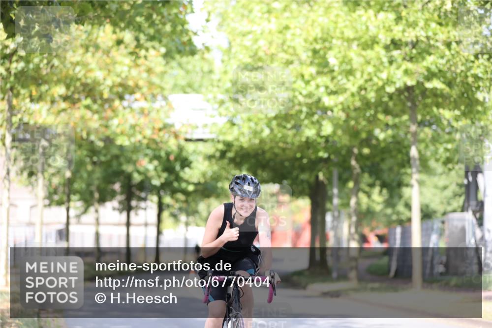 11.08.2024 - GEWOBA Citytriathlon Bremen H.Heesch http://msf.ph/oto/6770404 11.08.2024 10:44:57 Radfahren 13, 44, 54, 97 meine-sportfotos.de