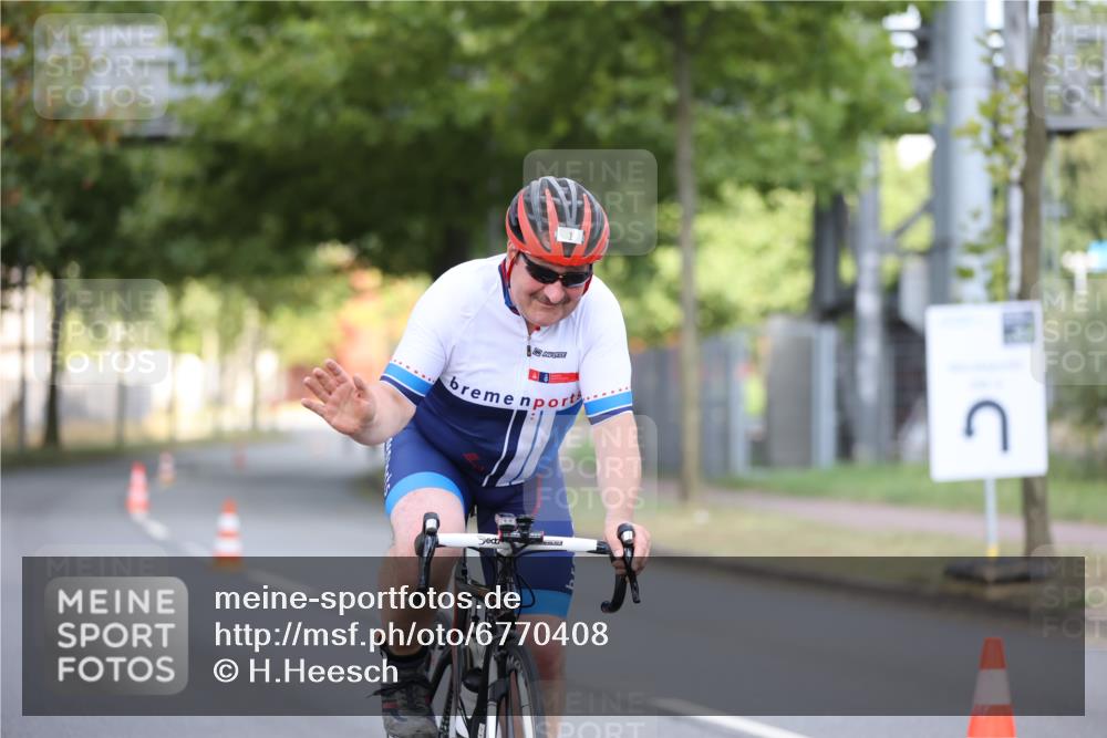 11.08.2024 - GEWOBA Citytriathlon Bremen H.Heesch http://msf.ph/oto/6770408 11.08.2024 10:37:53 Radfahren 1, 59 meine-sportfotos.de