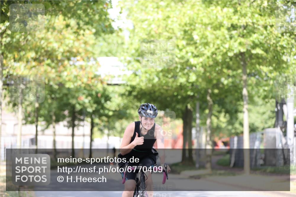 11.08.2024 - GEWOBA Citytriathlon Bremen H.Heesch http://msf.ph/oto/6770409 11.08.2024 10:44:57 Radfahren 13, 44, 54, 97 meine-sportfotos.de