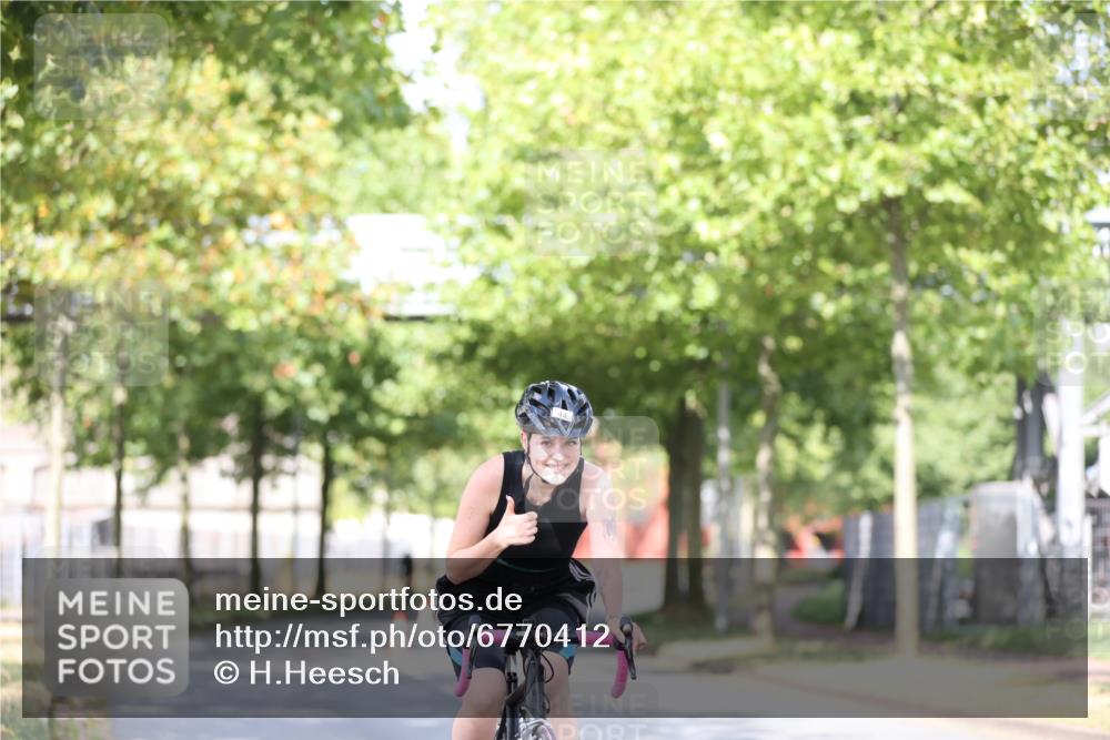11.08.2024 - GEWOBA Citytriathlon Bremen H.Heesch http://msf.ph/oto/6770412 11.08.2024 10:44:57 Radfahren 13, 44, 54, 97 meine-sportfotos.de