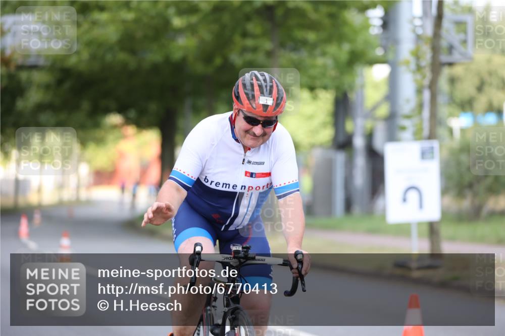 11.08.2024 - GEWOBA Citytriathlon Bremen H.Heesch http://msf.ph/oto/6770413 11.08.2024 10:37:53 Radfahren 1, 59 meine-sportfotos.de
