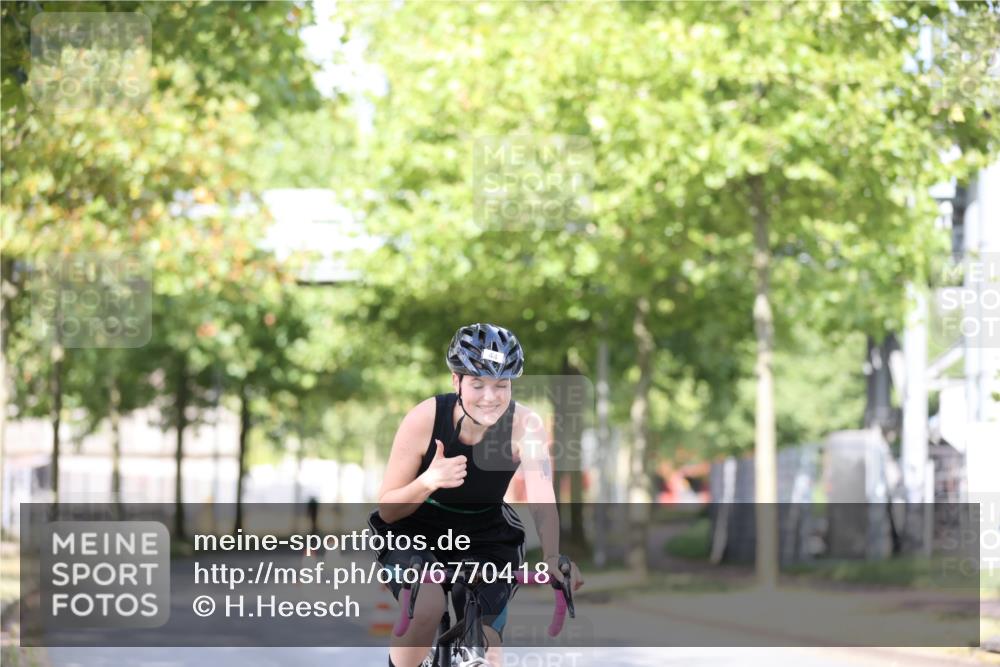11.08.2024 - GEWOBA Citytriathlon Bremen H.Heesch http://msf.ph/oto/6770418 11.08.2024 10:44:57 Radfahren 13, 44, 54, 97 meine-sportfotos.de