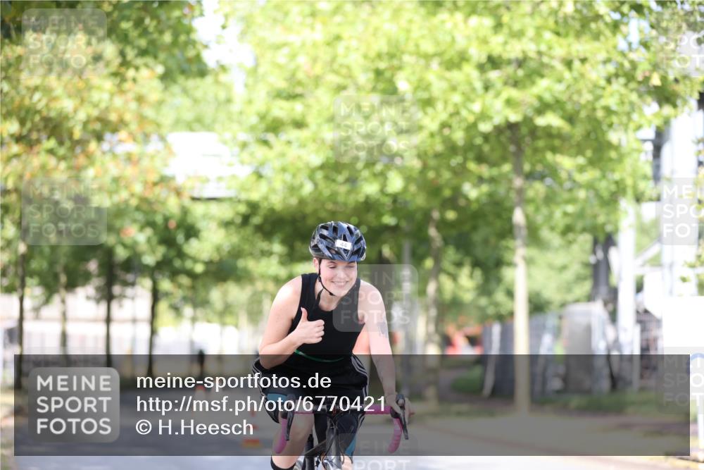 11.08.2024 - GEWOBA Citytriathlon Bremen H.Heesch http://msf.ph/oto/6770421 11.08.2024 10:44:57 Radfahren 13, 44, 54, 97 meine-sportfotos.de