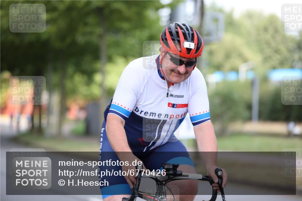 11.08.2024 - GEWOBA Citytriathlon Bremen H.Heesch http://msf.ph/oto/6770426 11.08.2024 10:37:53 Radfahren 1, 59 meine-sportfotos.de