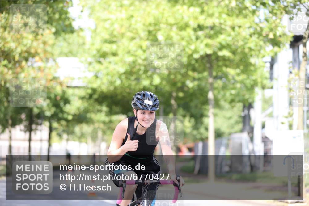 11.08.2024 - GEWOBA Citytriathlon Bremen H.Heesch http://msf.ph/oto/6770427 11.08.2024 10:44:57 Radfahren 13, 44, 54, 97 meine-sportfotos.de