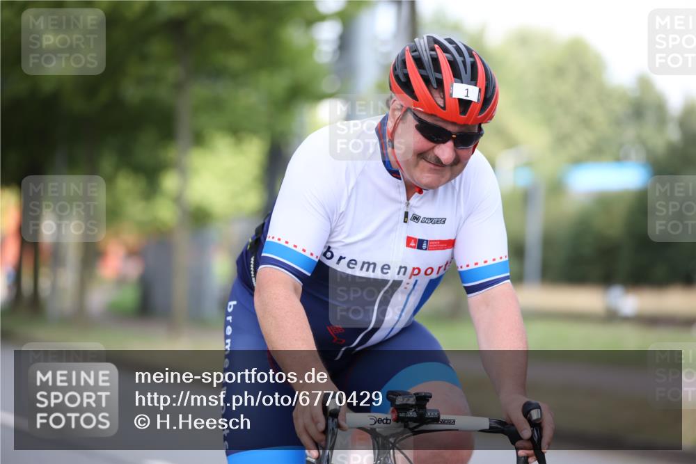 11.08.2024 - GEWOBA Citytriathlon Bremen H.Heesch http://msf.ph/oto/6770429 11.08.2024 10:37:53 Radfahren 1, 59 meine-sportfotos.de