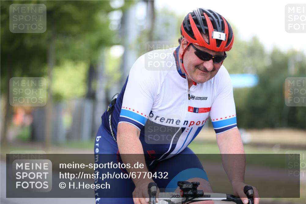 11.08.2024 - GEWOBA Citytriathlon Bremen H.Heesch http://msf.ph/oto/6770432 11.08.2024 10:37:53 Radfahren 1, 59 meine-sportfotos.de