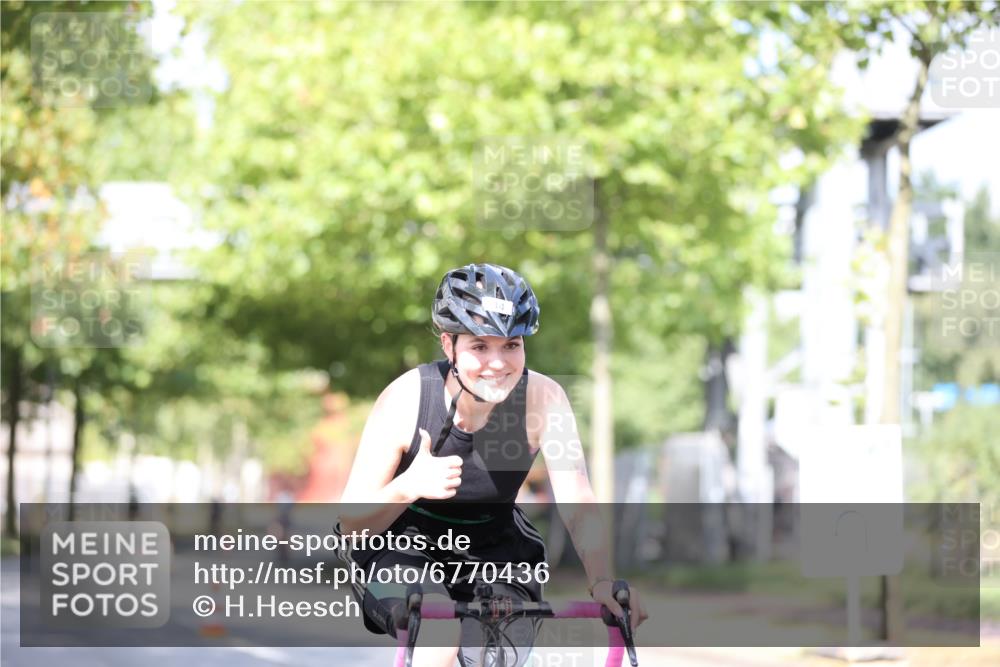 11.08.2024 - GEWOBA Citytriathlon Bremen H.Heesch http://msf.ph/oto/6770436 11.08.2024 10:44:57 Radfahren 13, 44, 54, 97 meine-sportfotos.de
