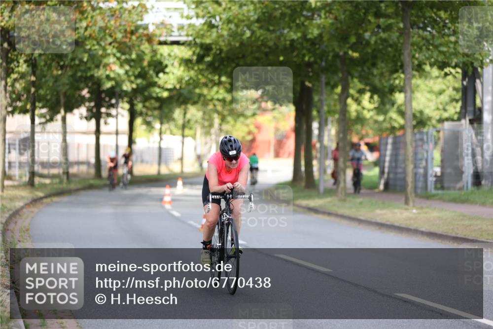 11.08.2024 - GEWOBA Citytriathlon Bremen H.Heesch http://msf.ph/oto/6770438 11.08.2024 10:38:08 Radfahren 3, 52, 56, 94 meine-sportfotos.de