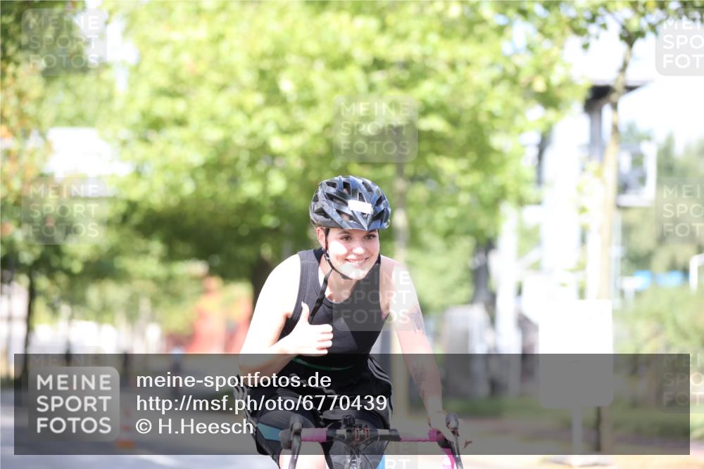 11.08.2024 - GEWOBA Citytriathlon Bremen H.Heesch http://msf.ph/oto/6770439 11.08.2024 10:44:57 Radfahren 13, 44, 54, 97 meine-sportfotos.de