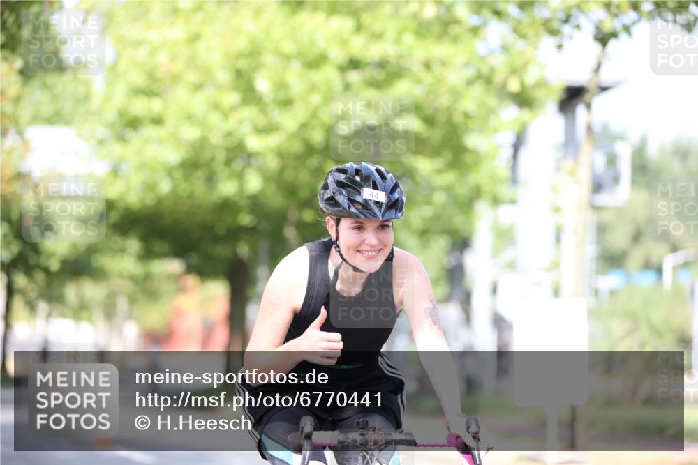 11.08.2024 - GEWOBA Citytriathlon Bremen H.Heesch http://msf.ph/oto/6770441 11.08.2024 10:44:57 Radfahren 13, 44, 54, 97 meine-sportfotos.de